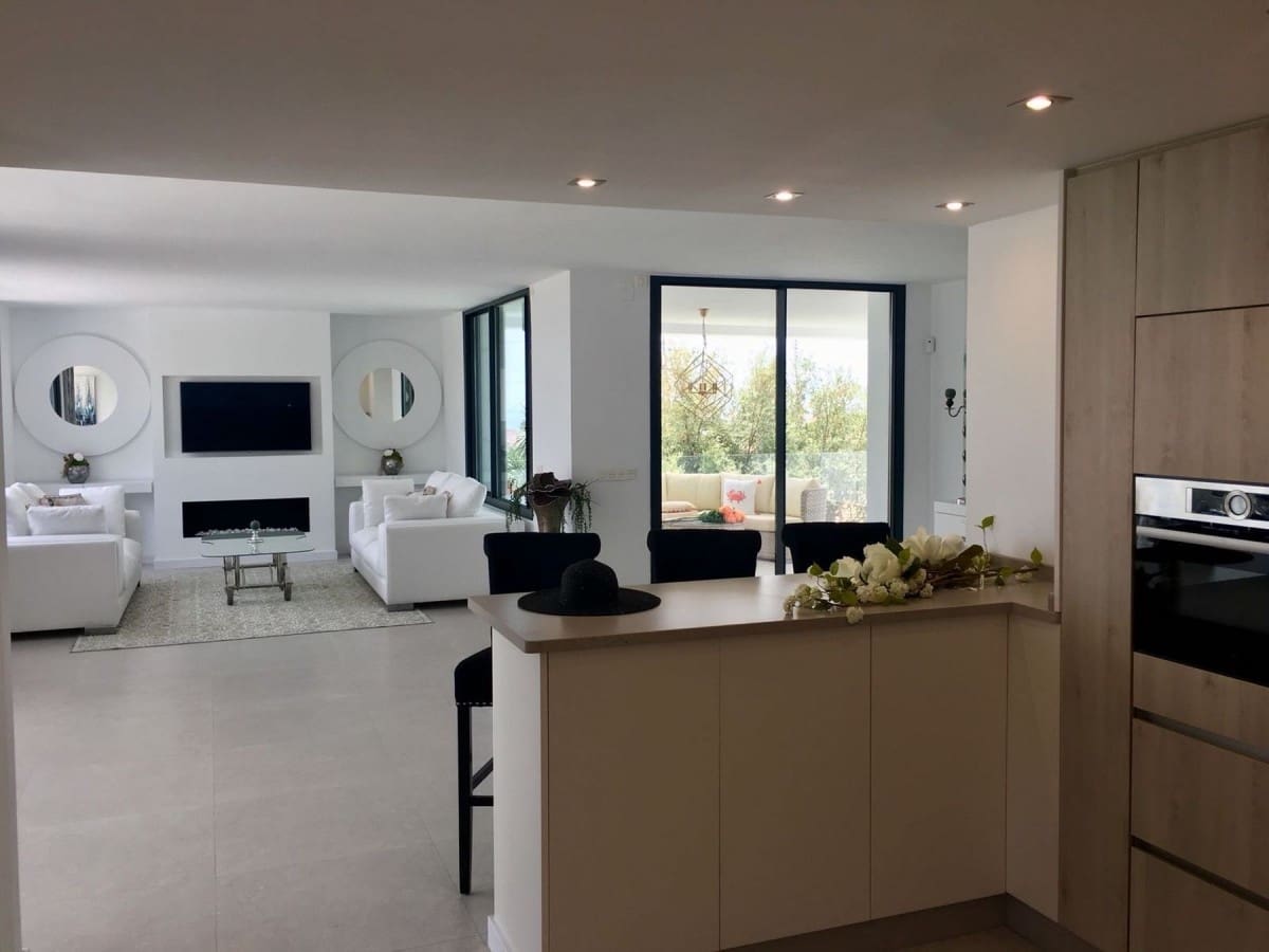 5 bedroom Villa for sale in Marbella with pool garage - € 1,795,000 (Ref: 10001681)