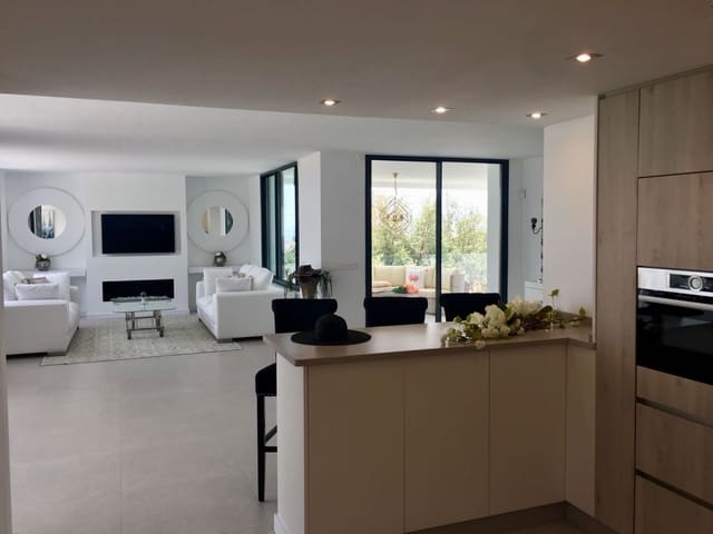 5 bedroom Villa for sale in Marbella with pool garage - € 1,795,000 (Ref: 10001681)