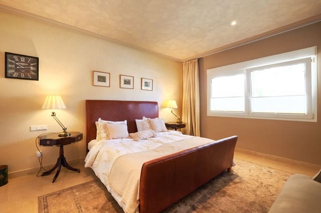 7 sypialnia Willa na sprzedaż w Marbella z basenem garażem - 3 850 000 € (Ref: 10001684)
