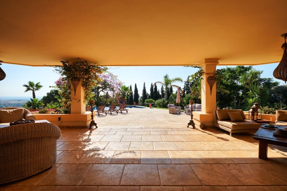 7 sypialnia Willa na sprzedaż w Marbella z basenem garażem - 3 850 000 € (Ref: 10001684)