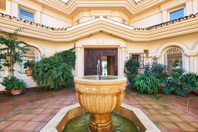 7 sypialnia Willa na sprzedaż w Marbella z basenem garażem - 3 850 000 € (Ref: 10001684)