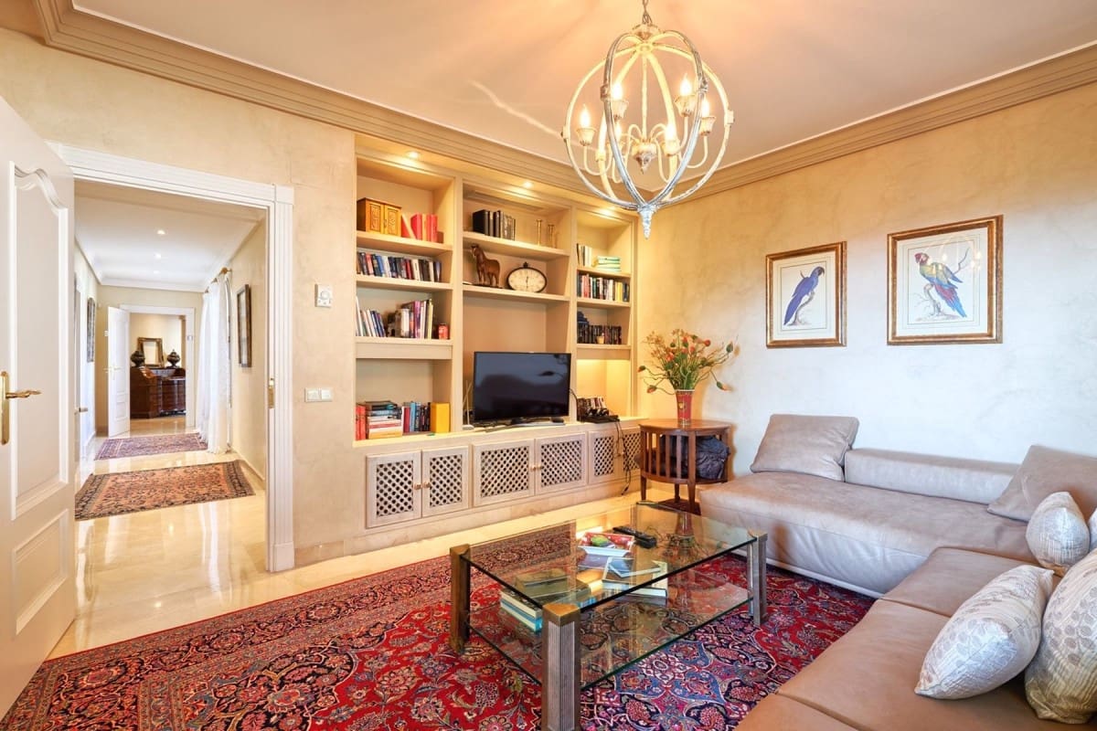 7 sypialnia Willa na sprzedaż w Marbella z basenem garażem - 3 850 000 € (Ref: 10001684)