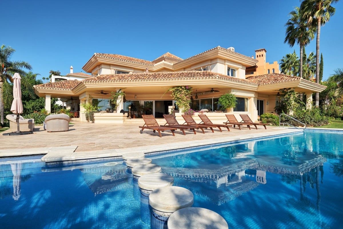 7 sypialnia Willa na sprzedaż w Marbella z basenem garażem - 3 850 000 € (Ref: 10001684)
