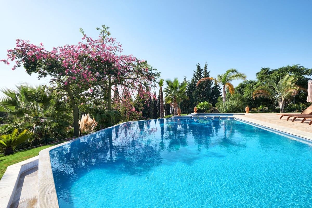 7 sypialnia Willa na sprzedaż w Marbella z basenem garażem - 3 850 000 € (Ref: 10001684)