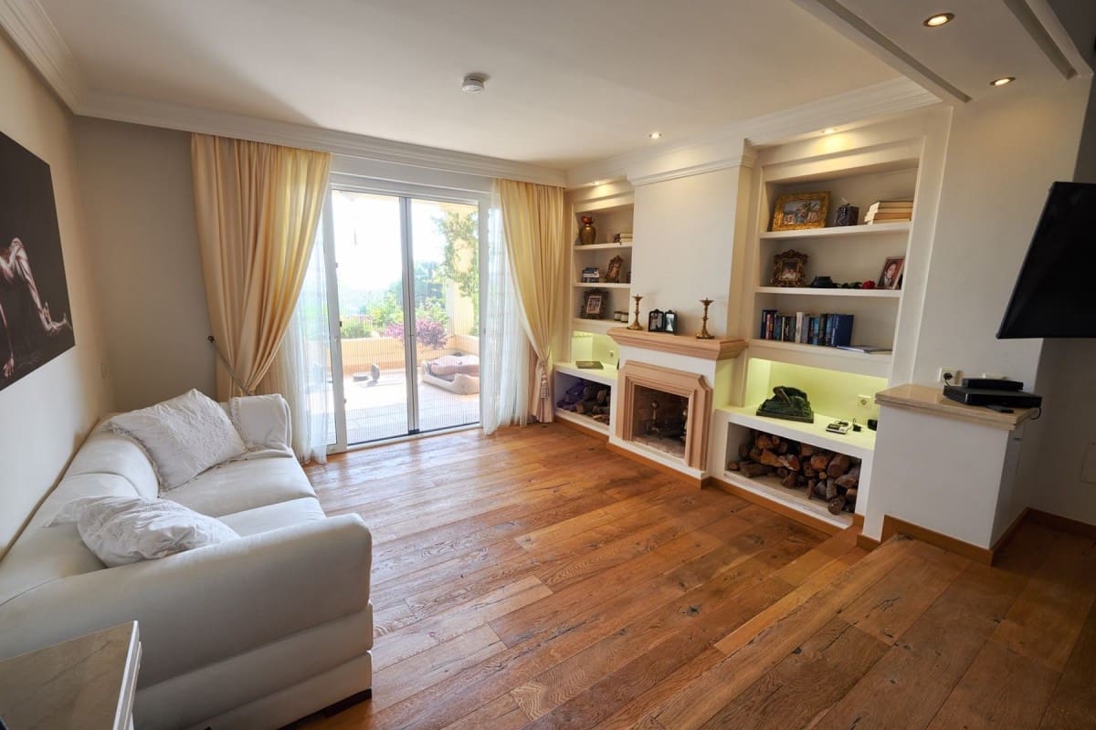 7 sypialnia Willa na sprzedaż w Marbella z basenem garażem - 3 850 000 € (Ref: 10001684)