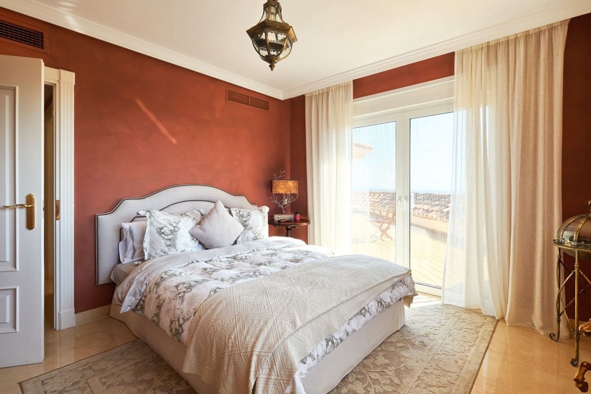 7 sypialnia Willa na sprzedaż w Marbella z basenem garażem - 3 850 000 € (Ref: 10001684)