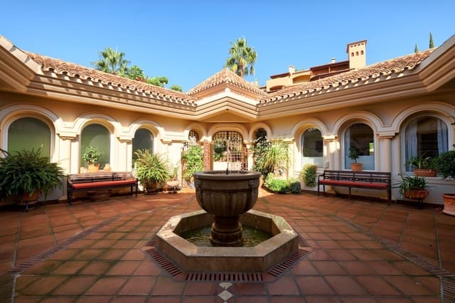 7 sypialnia Willa na sprzedaż w Marbella z basenem garażem - 3 850 000 € (Ref: 10001684)