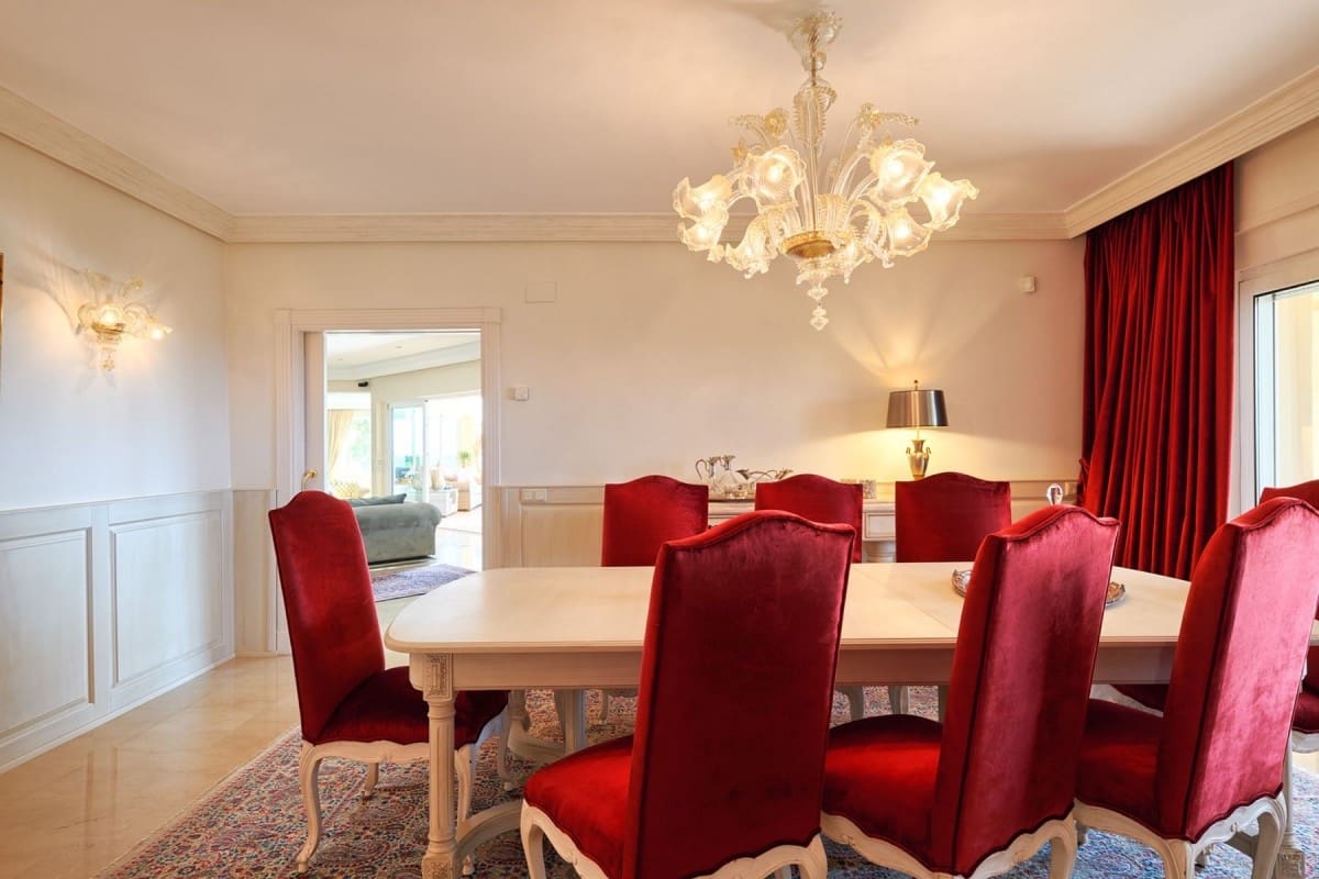 7 sypialnia Willa na sprzedaż w Marbella z basenem garażem - 3 850 000 € (Ref: 10001684)