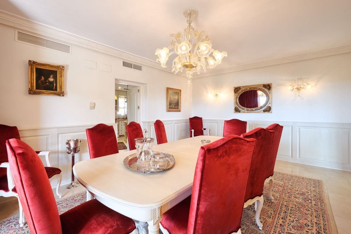 7 sypialnia Willa na sprzedaż w Marbella z basenem garażem - 3 850 000 € (Ref: 10001684)