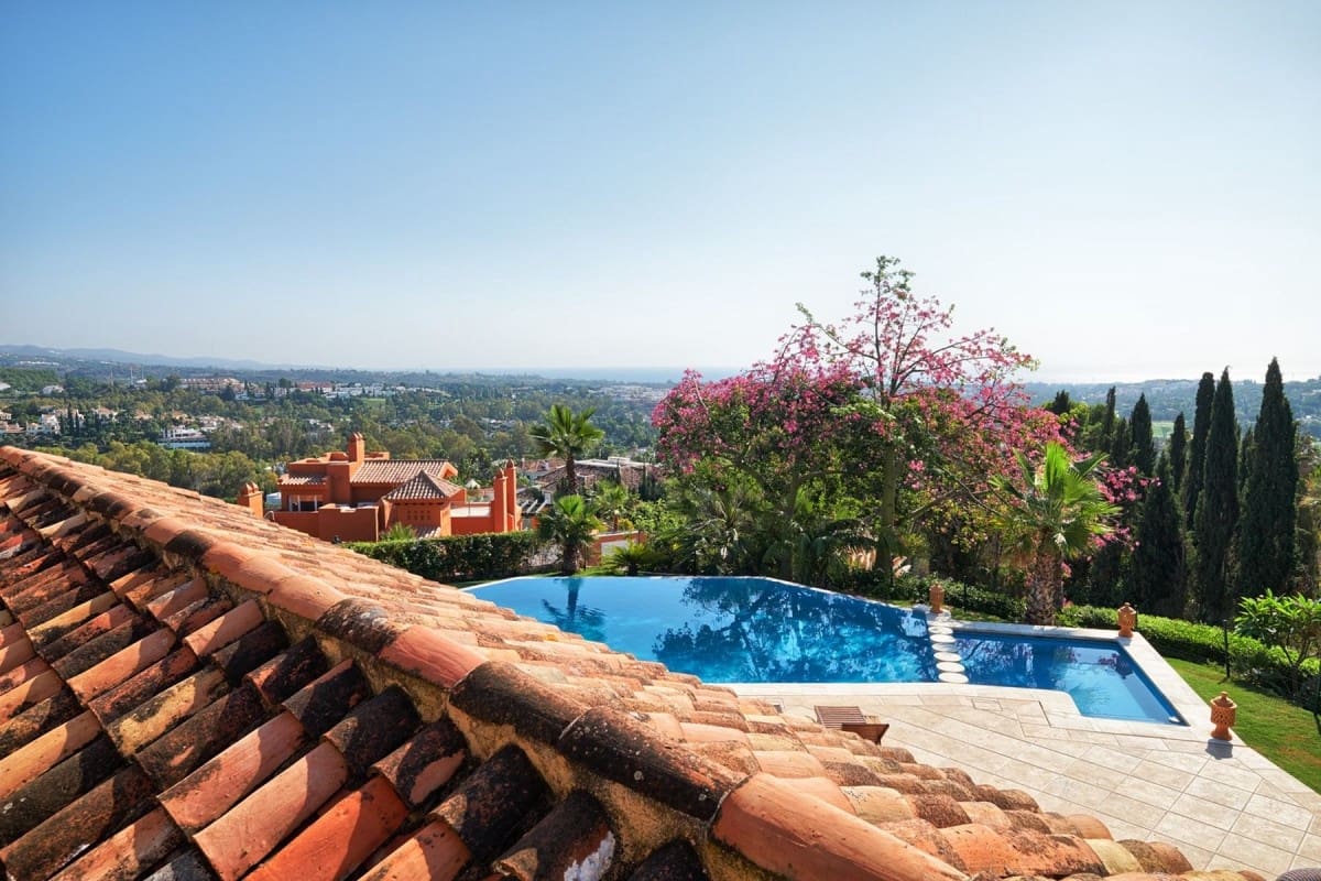 7 sypialnia Willa na sprzedaż w Marbella z basenem garażem - 3 850 000 € (Ref: 10001684)