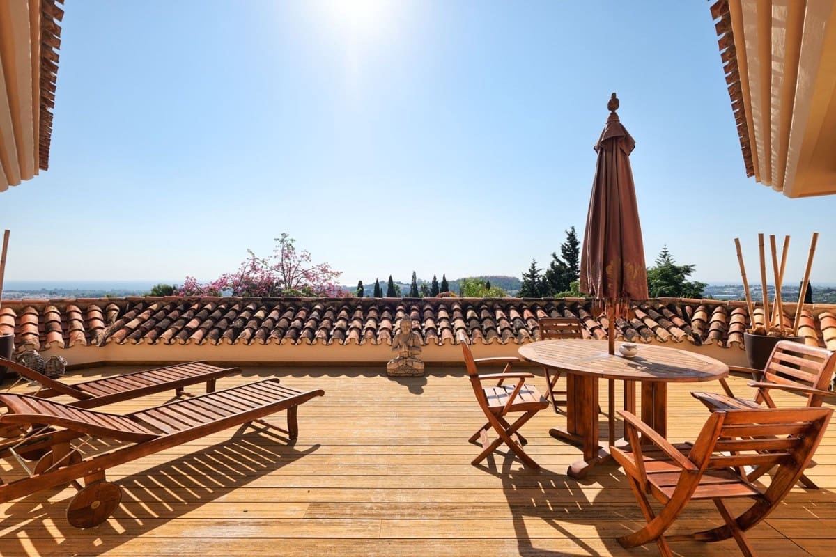 7 sypialnia Willa na sprzedaż w Marbella z basenem garażem - 3 850 000 € (Ref: 10001684)