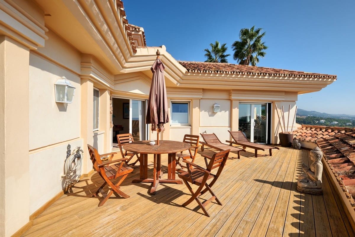 7 sypialnia Willa na sprzedaż w Marbella z basenem garażem - 3 850 000 € (Ref: 10001684)