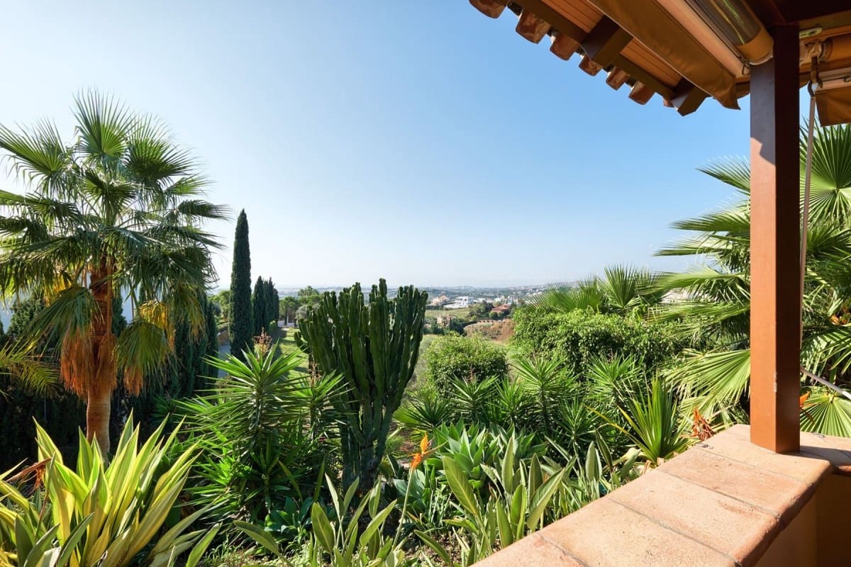 7 sypialnia Willa na sprzedaż w Marbella z basenem garażem - 3 850 000 € (Ref: 10001684)