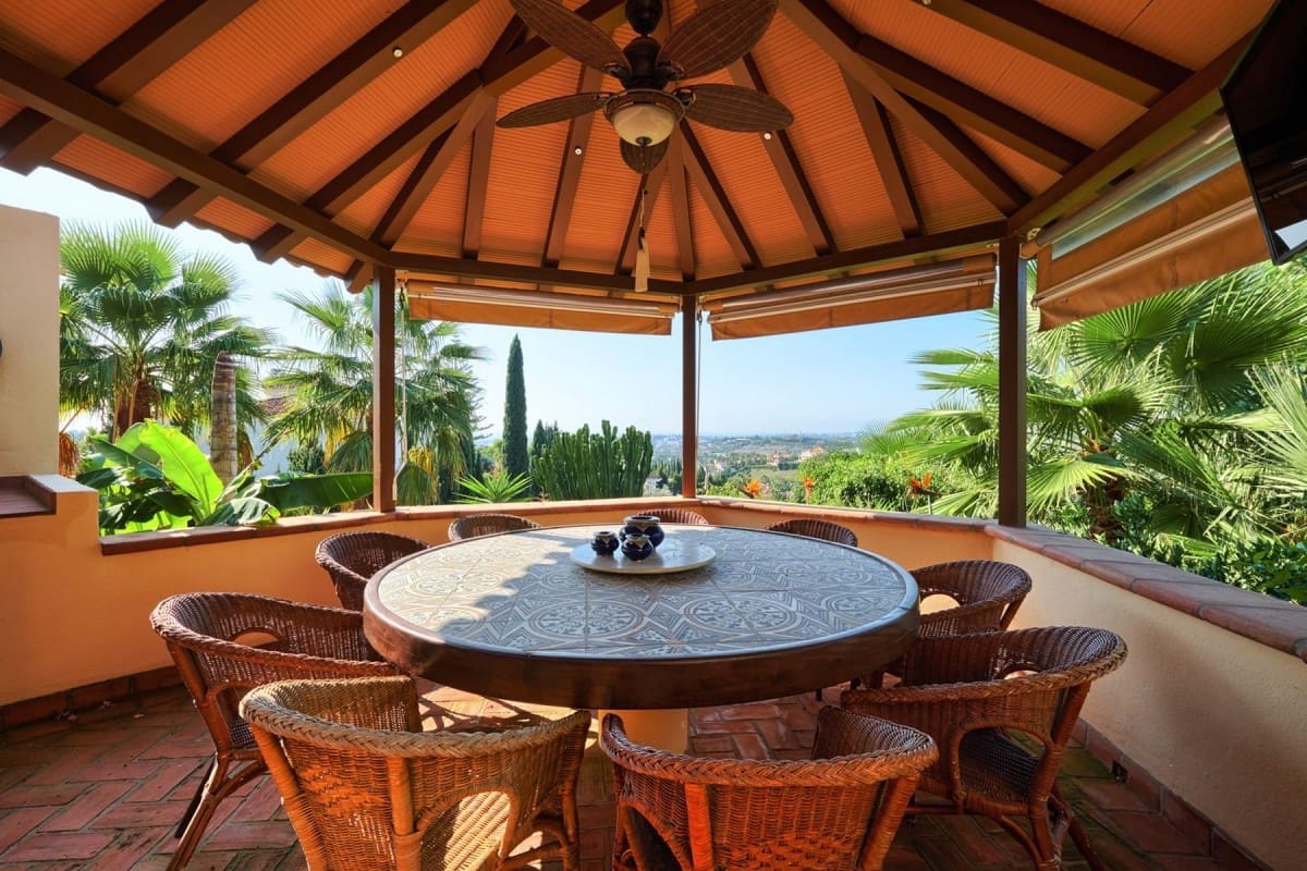 7 sypialnia Willa na sprzedaż w Marbella z basenem garażem - 3 850 000 € (Ref: 10001684)
