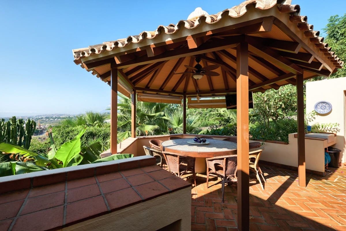 7 sypialnia Willa na sprzedaż w Marbella z basenem garażem - 3 850 000 € (Ref: 10001684)
