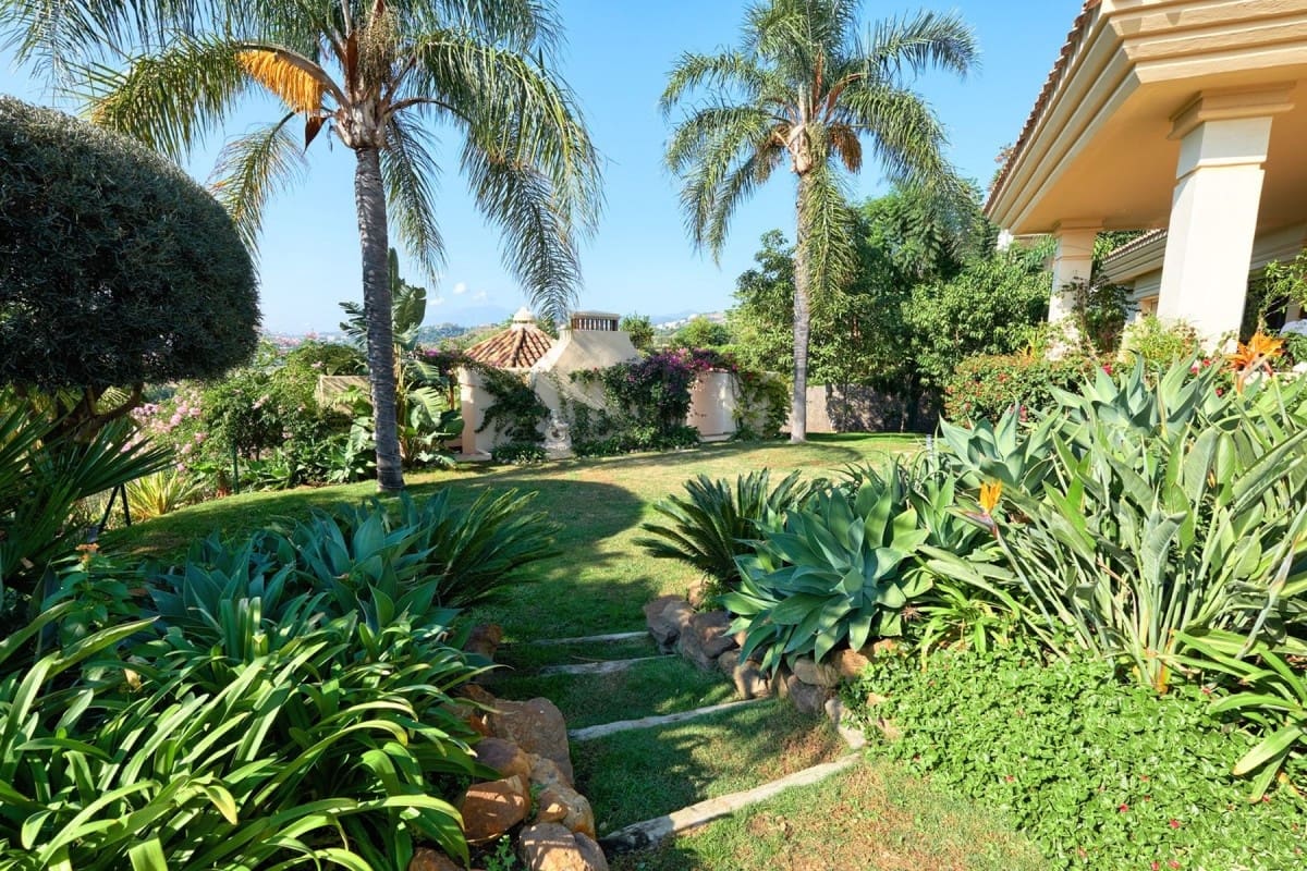 7 sypialnia Willa na sprzedaż w Marbella z basenem garażem - 3 850 000 € (Ref: 10001684)