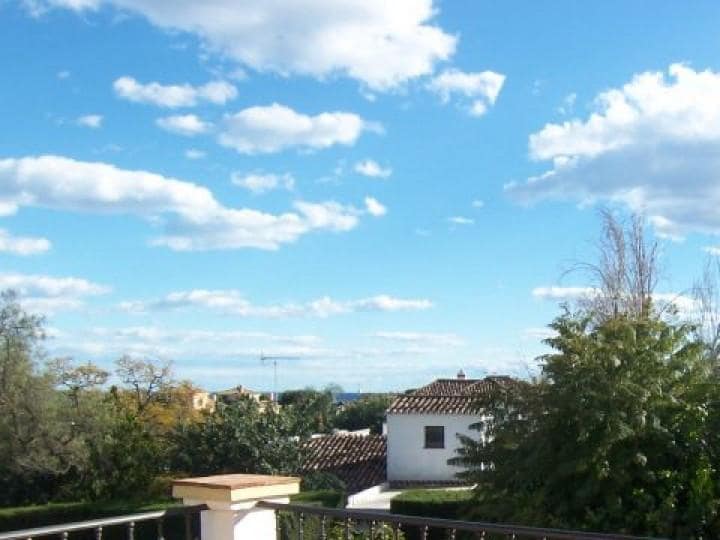 4 sovrum Villa till salu i Marbella med pool garage - 895 000 € (Ref: 10001686)