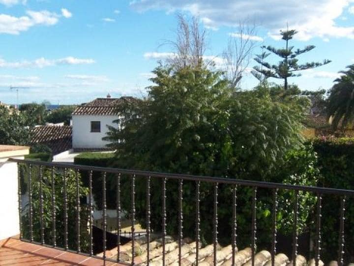 4 sovrum Villa till salu i Marbella med pool garage - 895 000 € (Ref: 10001686)