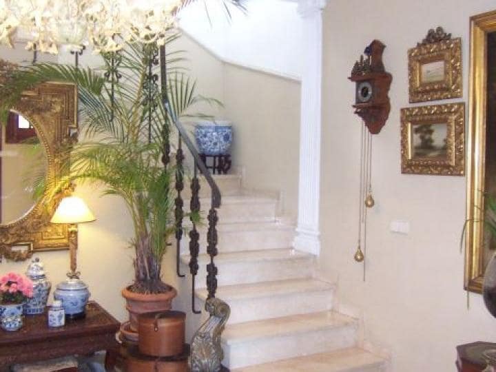 4 sovrum Villa till salu i Marbella med pool garage - 895 000 € (Ref: 10001686)