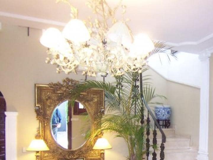 4 sovrum Villa till salu i Marbella med pool garage - 895 000 € (Ref: 10001686)