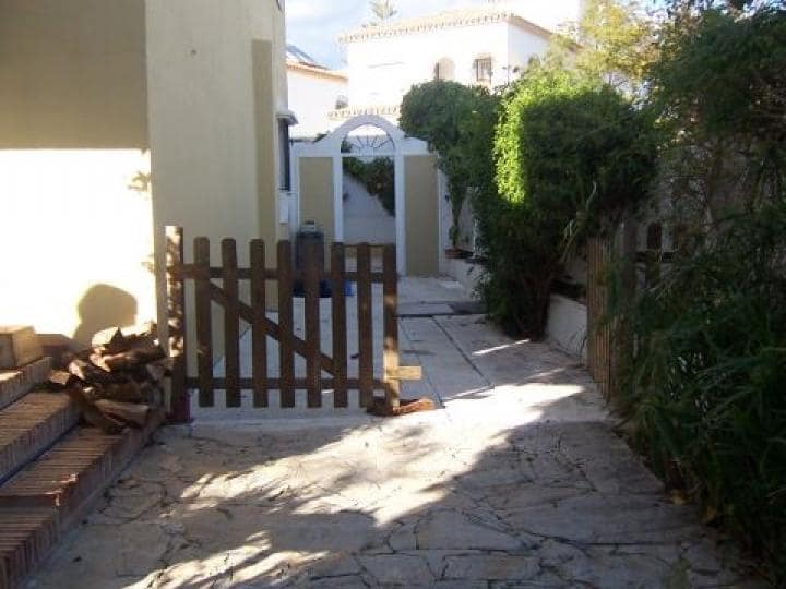 4 sovrum Villa till salu i Marbella med pool garage - 895 000 € (Ref: 10001686)