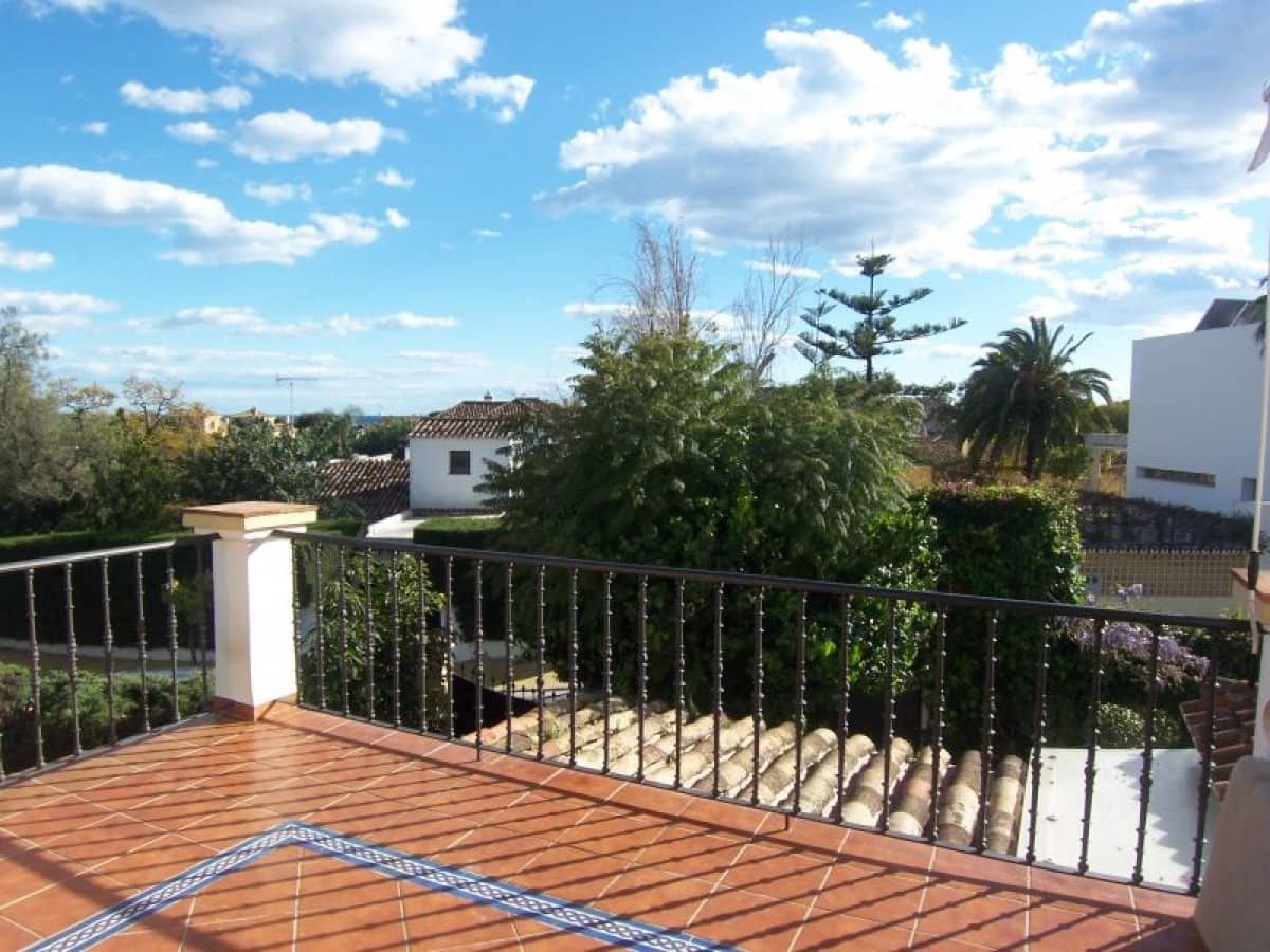 4 sovrum Villa till salu i Marbella med pool garage - 895 000 € (Ref: 10001686)