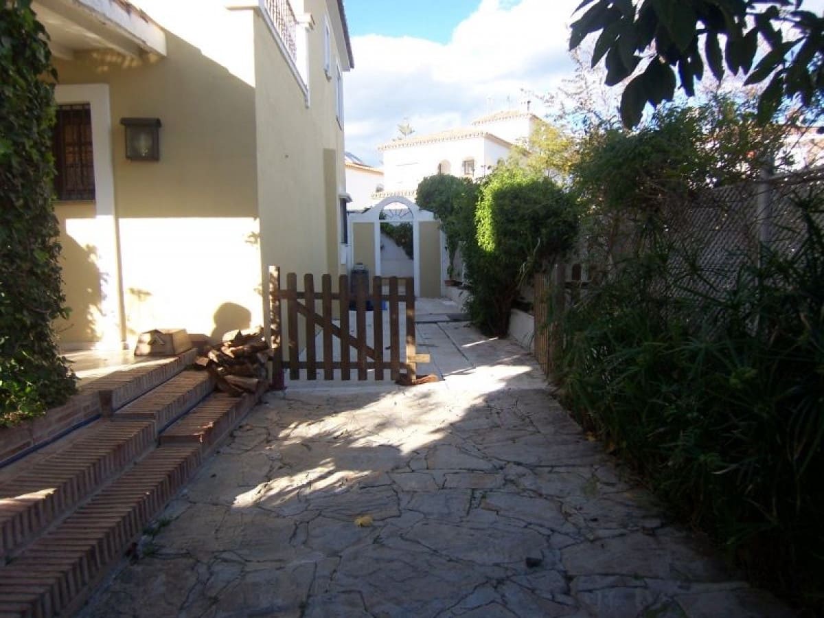 4 sovrum Villa till salu i Marbella med pool garage - 895 000 € (Ref: 10001686)