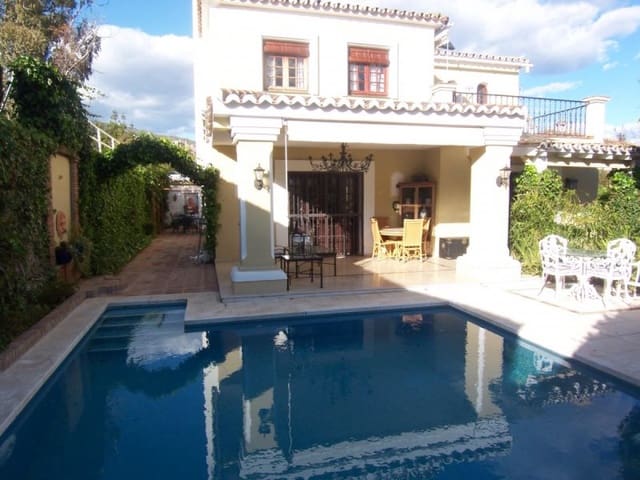 4 sovrum Villa till salu i Marbella med pool garage - 895 000 € (Ref: 10001686)