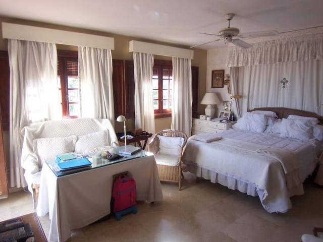 4 sovrum Villa till salu i Marbella med pool garage - 895 000 € (Ref: 10001686)