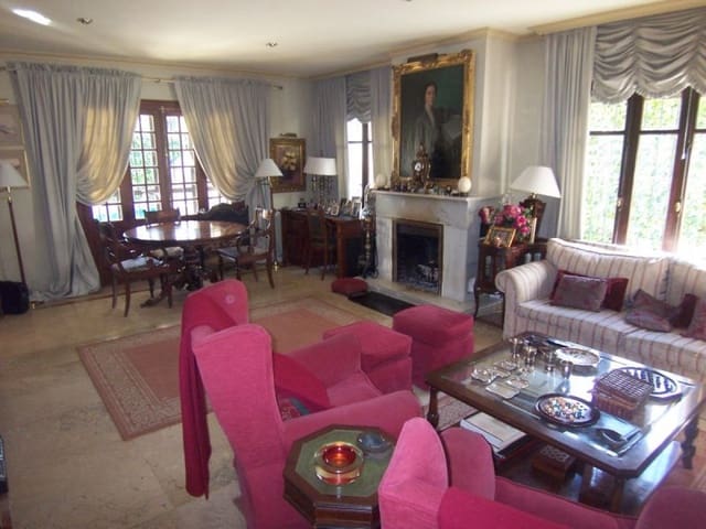 4 sovrum Villa till salu i Marbella med pool garage - 895 000 € (Ref: 10001686)