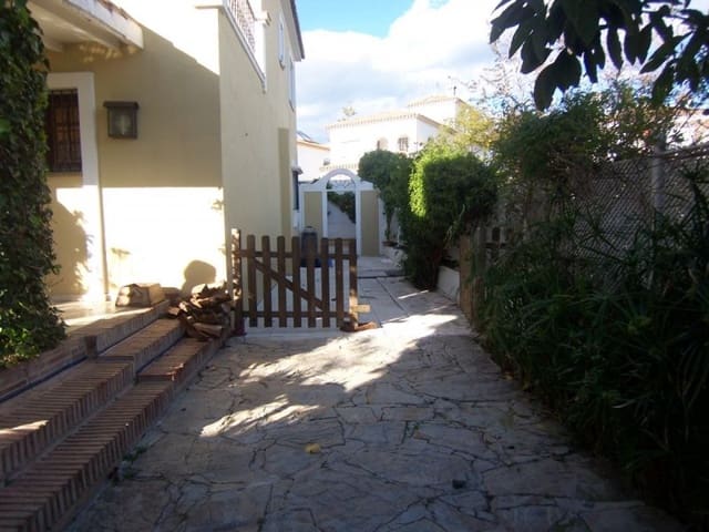 4 sovrum Villa till salu i Marbella med pool garage - 895 000 € (Ref: 10001686)