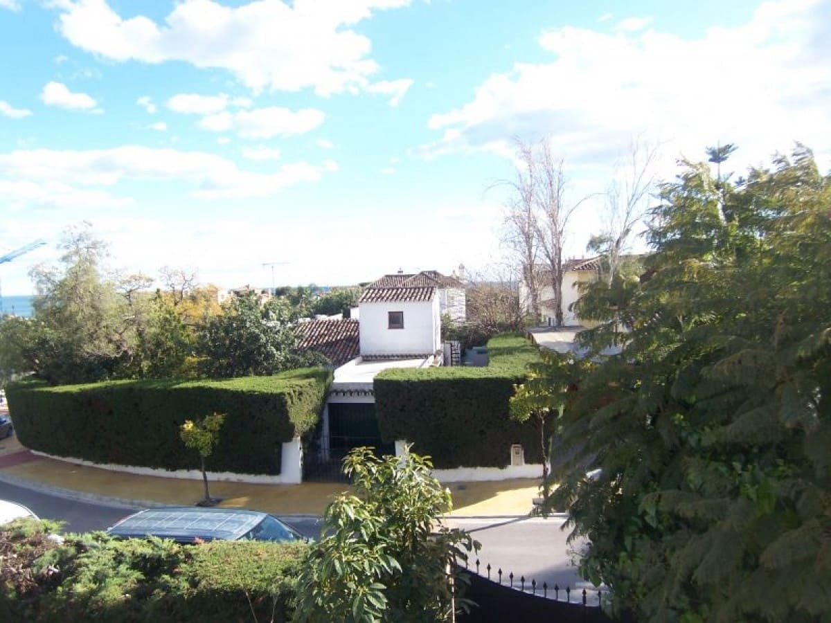 4 sovrum Villa till salu i Marbella med pool garage - 895 000 € (Ref: 10001686)