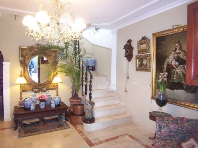 4 sovrum Villa till salu i Marbella med pool garage - 895 000 € (Ref: 10001686)