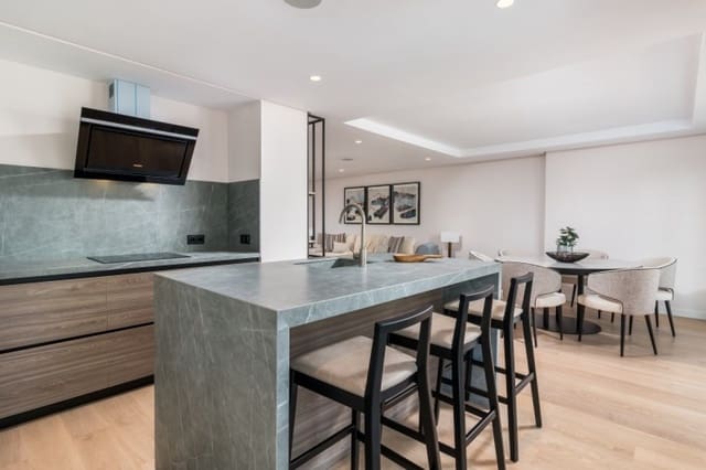 Apartamento de 4 habitaciones en Golden Mile, Marbella en venta con piscina garaje - 895.000 € (Ref: 10001691)