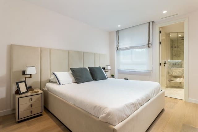 Apartamento de 4 habitaciones en Golden Mile, Marbella en venta con piscina garaje - 895.000 € (Ref: 10001691)