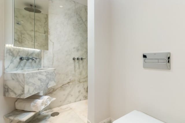 Apartamento de 4 habitaciones en Golden Mile, Marbella en venta con piscina garaje - 895.000 € (Ref: 10001691)