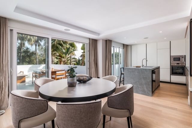 Apartamento de 4 habitaciones en Golden Mile, Marbella en venta con piscina garaje - 895.000 € (Ref: 10001691)