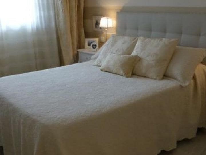 4 soveværelse Lejlighed til salg i Nueva Andalucia med swimmingpool garage - € 430.000 (Ref: 10001693)