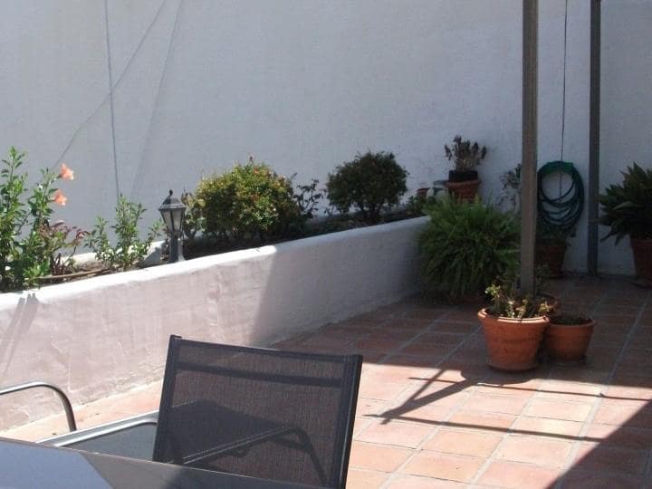 4 soveværelse Lejlighed til salg i Nueva Andalucia med swimmingpool garage - € 430.000 (Ref: 10001693)