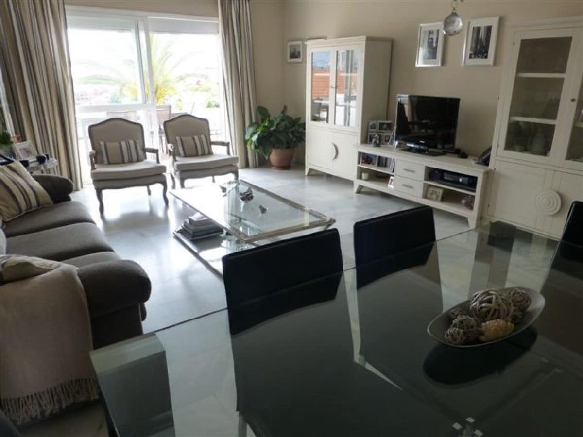 4 soveværelse Lejlighed til salg i Nueva Andalucia med swimmingpool garage - € 430.000 (Ref: 10001693)