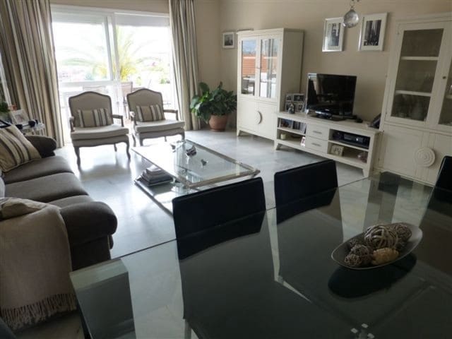 4 soveværelse Lejlighed til salg i Nueva Andalucia, Marbella med swimmingpool garage - € 430.000 (Ref: 10001693)
