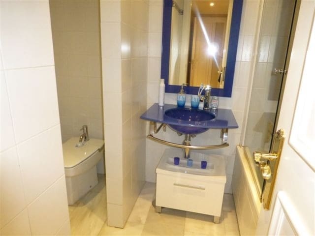 4 soveværelse Lejlighed til salg i Nueva Andalucia, Marbella med swimmingpool garage - € 430.000 (Ref: 10001693)