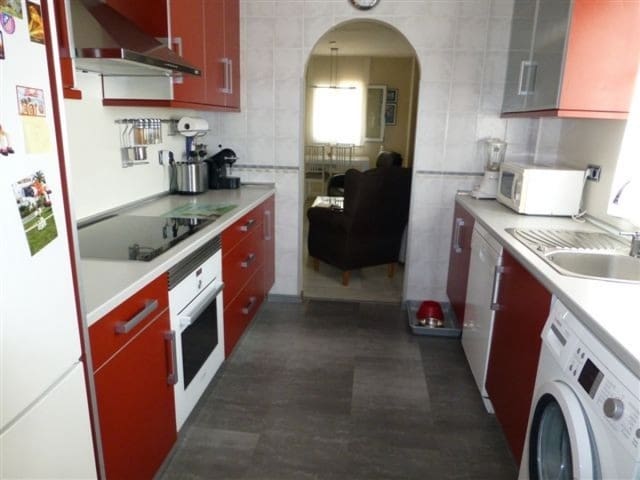 4 soveværelse Lejlighed til salg i Nueva Andalucia, Marbella med swimmingpool garage - € 430.000 (Ref: 10001693)