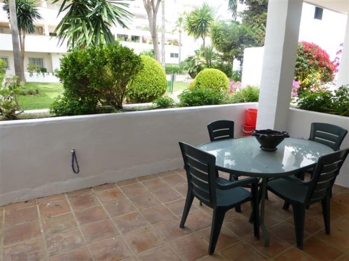 4 soveværelse Lejlighed til salg i Nueva Andalucia med swimmingpool garage - € 430.000 (Ref: 10001693)