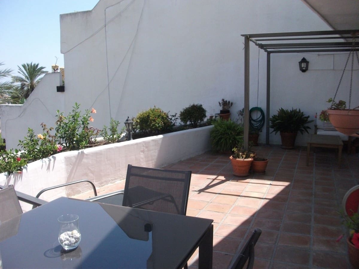 4 soveværelse Lejlighed til salg i Nueva Andalucia med swimmingpool garage - € 430.000 (Ref: 10001693)