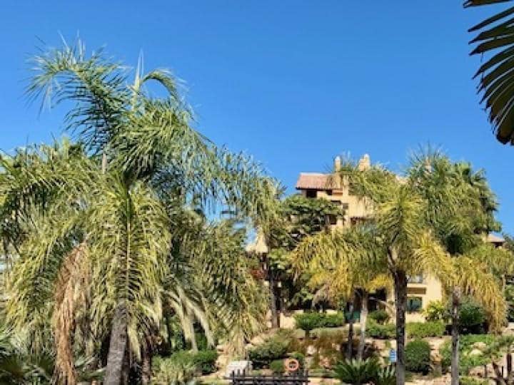 2 bedroom Apartment for sale in Estepona with pool garage - € 310,000 (Ref: 10001694)