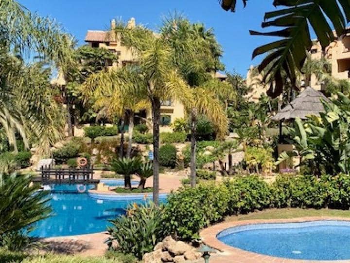 2 bedroom Apartment for sale in Estepona with pool garage - € 310,000 (Ref: 10001694)