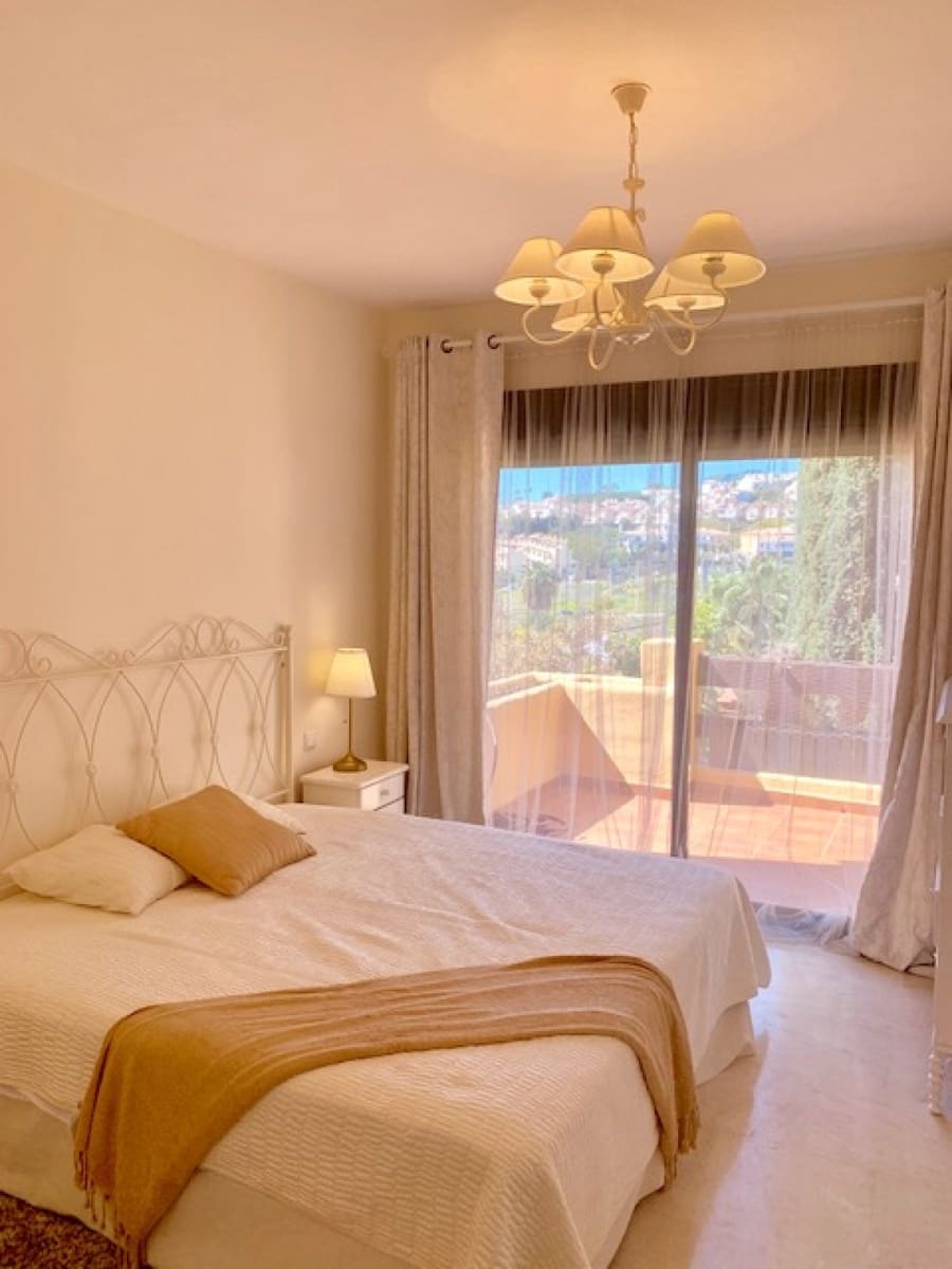 2 bedroom Apartment for sale in Estepona with pool garage - € 310,000 (Ref: 10001694)