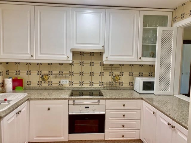 2 bedroom Apartment for sale in Estepona with pool garage - € 310,000 (Ref: 10001694)