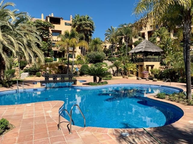 2 bedroom Apartment for sale in Estepona with pool garage - € 310,000 (Ref: 10001694)